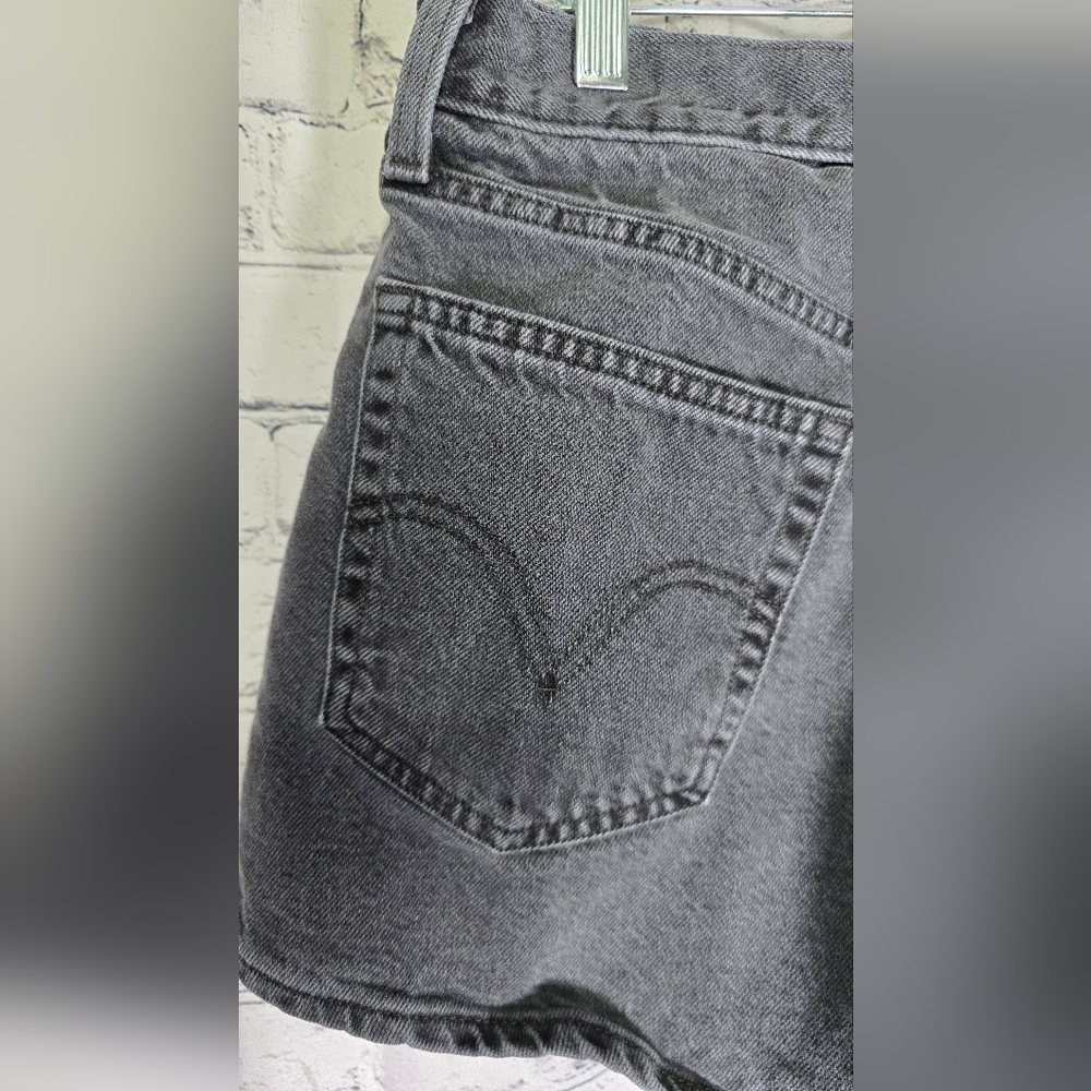 Levis Women's High Waistes Mom Black Denim Shorts Size 29 - Picture 5 of 8